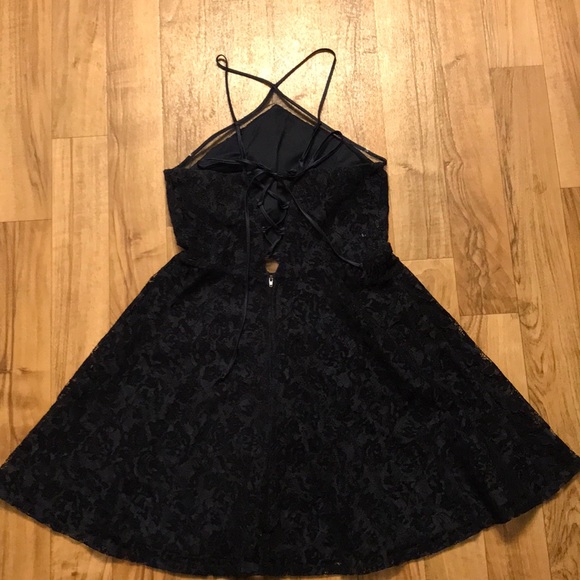 Lace Cocktail Dress (Homecoming) - Picture 4 of 6